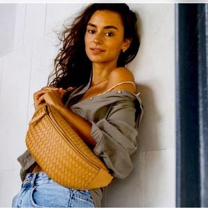 MANDRN Atlas Woven Fanny Back Belt Bag Sling Bag in Sand